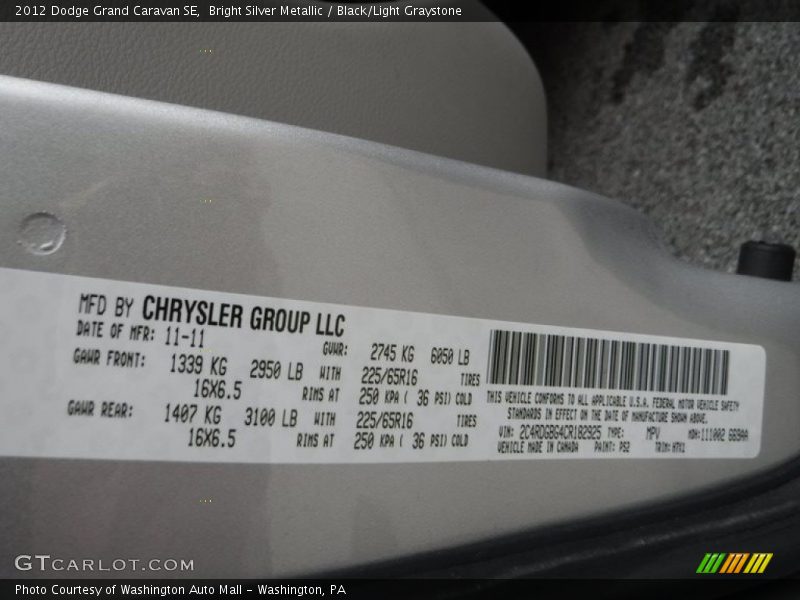Bright Silver Metallic / Black/Light Graystone 2012 Dodge Grand Caravan SE