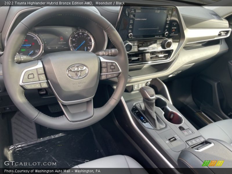 Dashboard of 2022 Highlander Hybrid Bronze Edition AWD