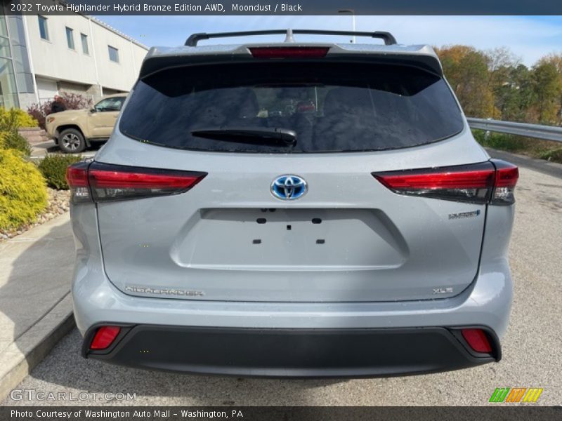 Moondust / Black 2022 Toyota Highlander Hybrid Bronze Edition AWD
