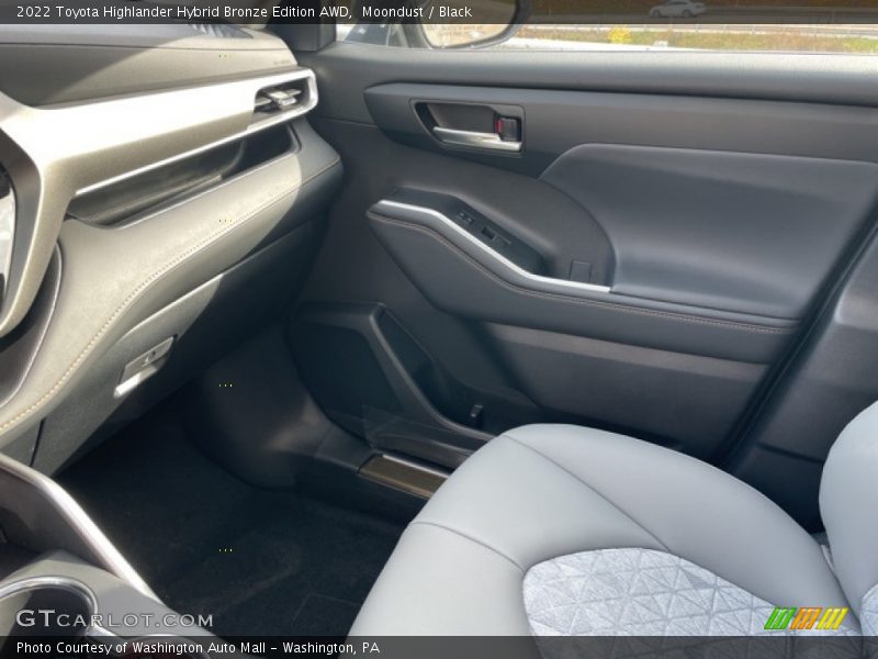 Moondust / Black 2022 Toyota Highlander Hybrid Bronze Edition AWD