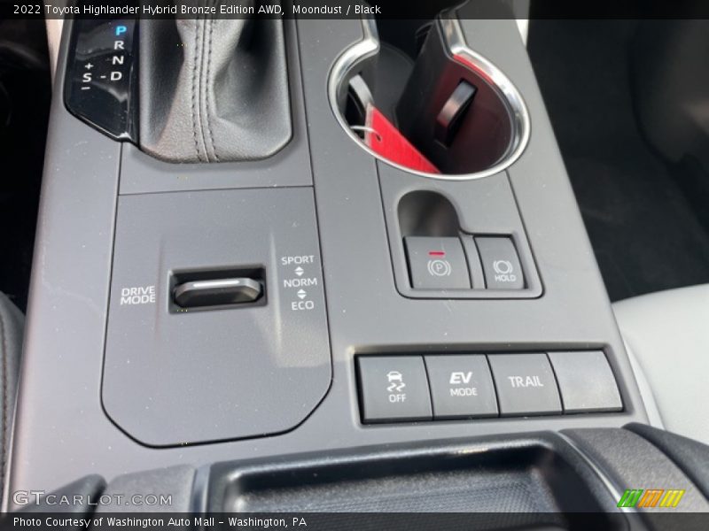 Controls of 2022 Highlander Hybrid Bronze Edition AWD