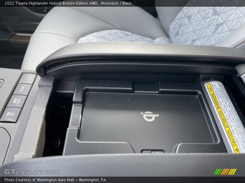 Moondust / Black 2022 Toyota Highlander Hybrid Bronze Edition AWD