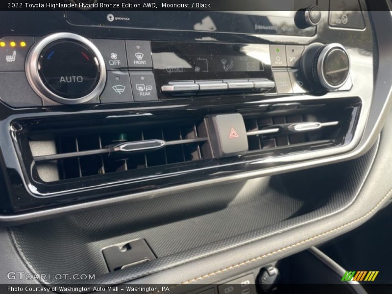 Controls of 2022 Highlander Hybrid Bronze Edition AWD