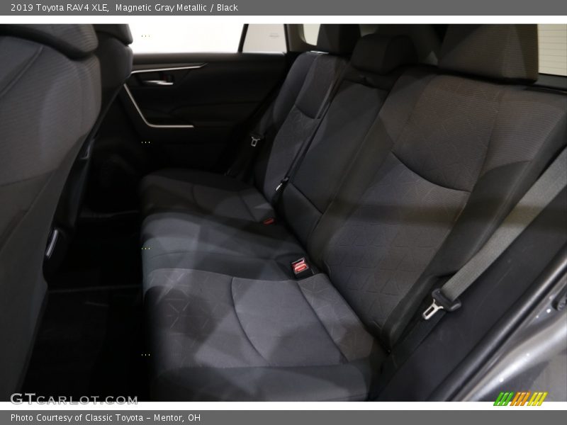 Magnetic Gray Metallic / Black 2019 Toyota RAV4 XLE