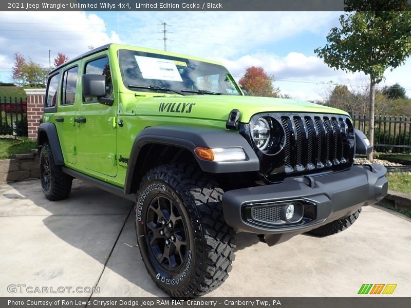 Front 3/4 View of 2021 Wrangler Unlimited Willys 4x4