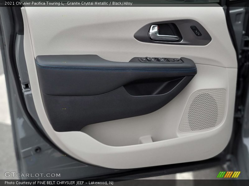 Granite Crystal Metallic / Black/Alloy 2021 Chrysler Pacifica Touring L