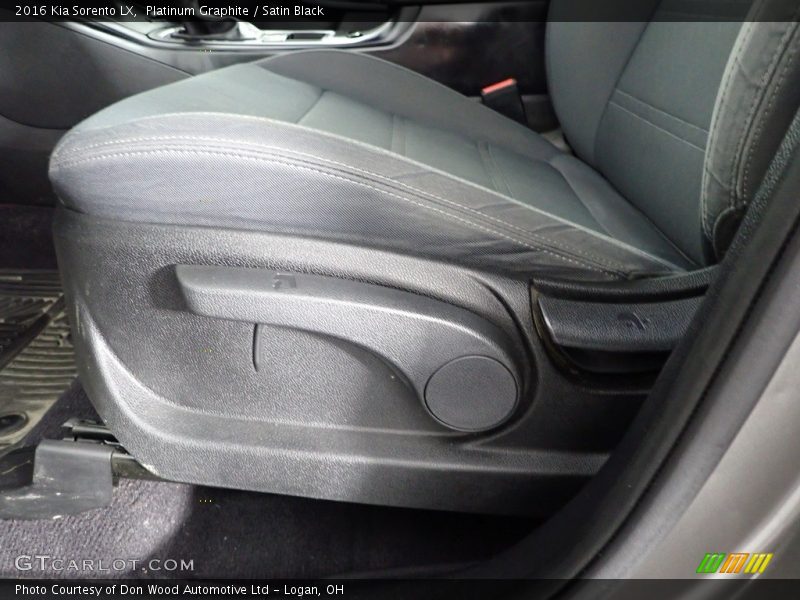 Platinum Graphite / Satin Black 2016 Kia Sorento LX