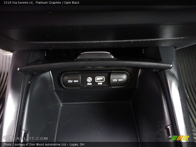 Platinum Graphite / Satin Black 2016 Kia Sorento LX