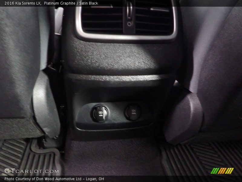 Platinum Graphite / Satin Black 2016 Kia Sorento LX