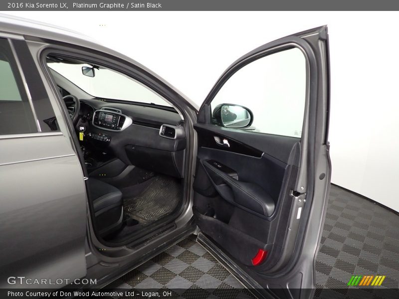 Platinum Graphite / Satin Black 2016 Kia Sorento LX