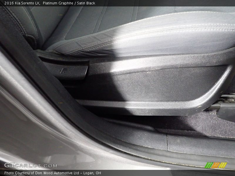 Platinum Graphite / Satin Black 2016 Kia Sorento LX