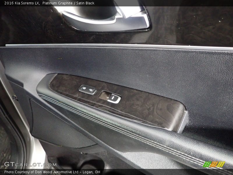 Platinum Graphite / Satin Black 2016 Kia Sorento LX