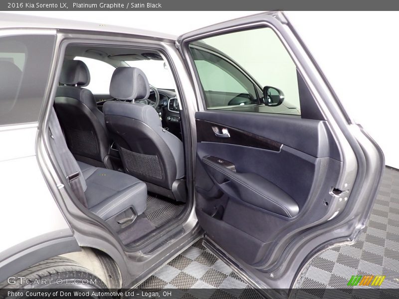 Platinum Graphite / Satin Black 2016 Kia Sorento LX