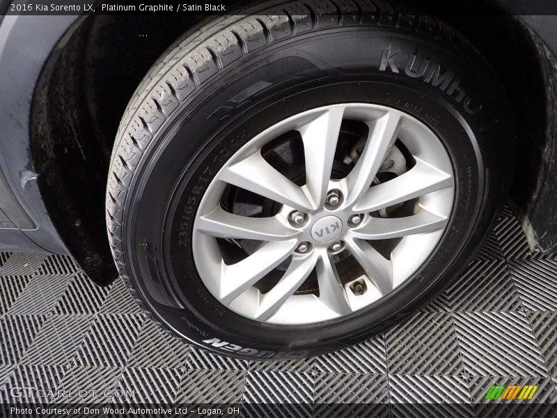 Platinum Graphite / Satin Black 2016 Kia Sorento LX