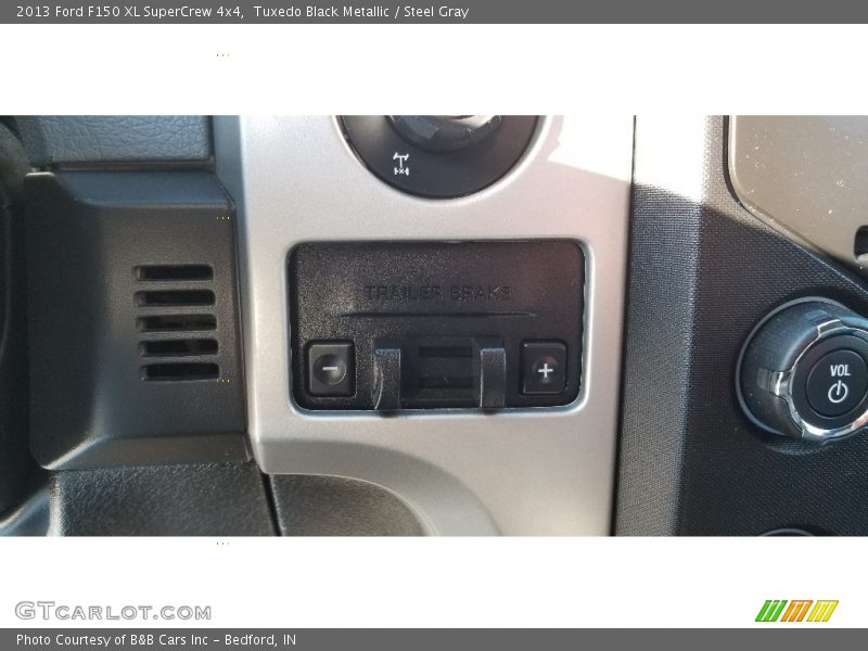 Tuxedo Black Metallic / Steel Gray 2013 Ford F150 XL SuperCrew 4x4