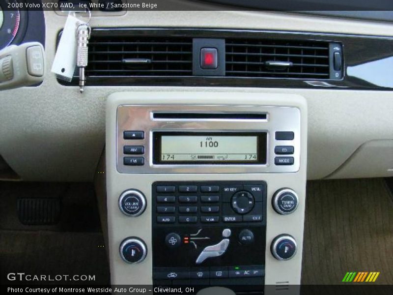 Ice White / Sandstone Beige 2008 Volvo XC70 AWD