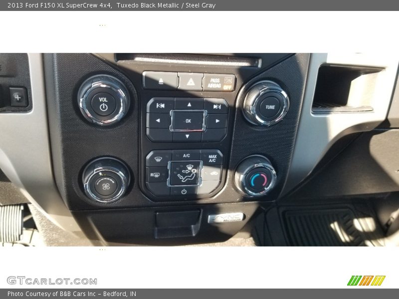 Tuxedo Black Metallic / Steel Gray 2013 Ford F150 XL SuperCrew 4x4