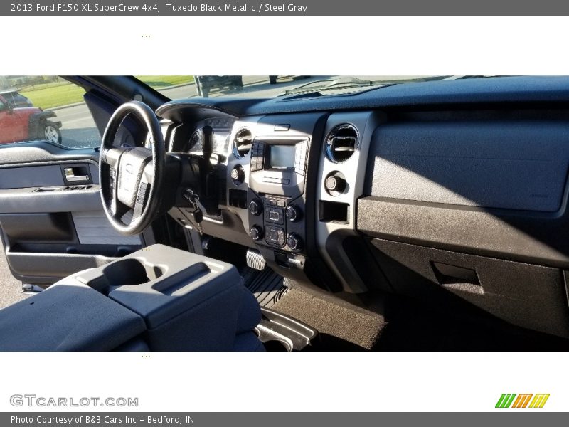 Tuxedo Black Metallic / Steel Gray 2013 Ford F150 XL SuperCrew 4x4