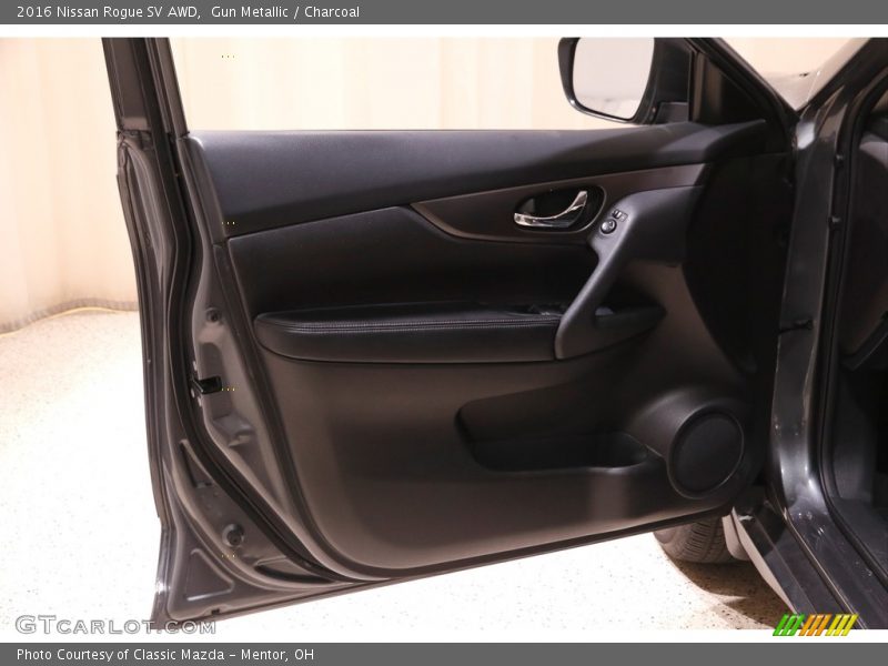 Door Panel of 2016 Rogue SV AWD