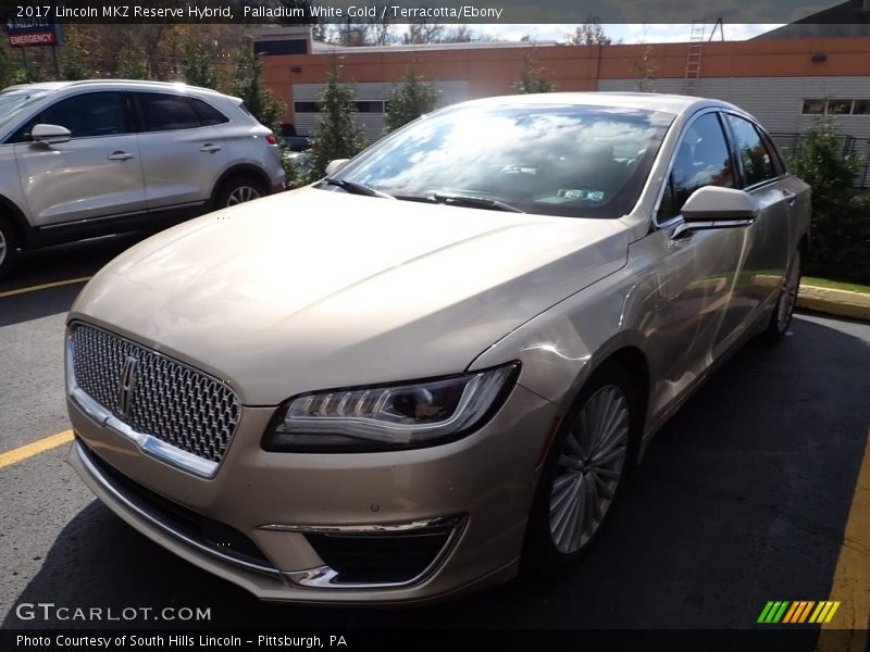 Front 3/4 View of 2017 MKZ Reserve Hybrid