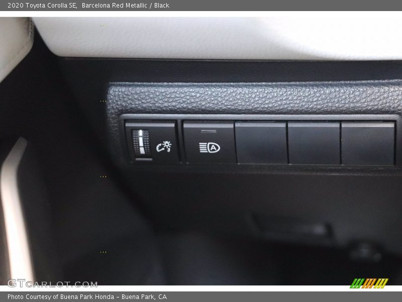 Barcelona Red Metallic / Black 2020 Toyota Corolla SE