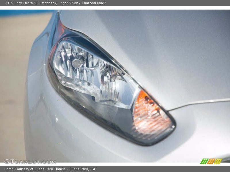 Ingot Silver / Charcoal Black 2019 Ford Fiesta SE Hatchback