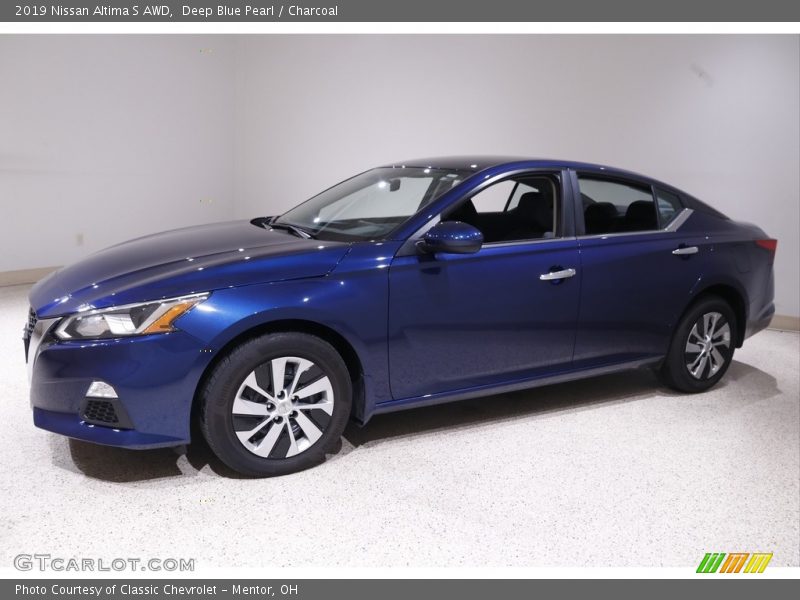 Front 3/4 View of 2019 Altima S AWD