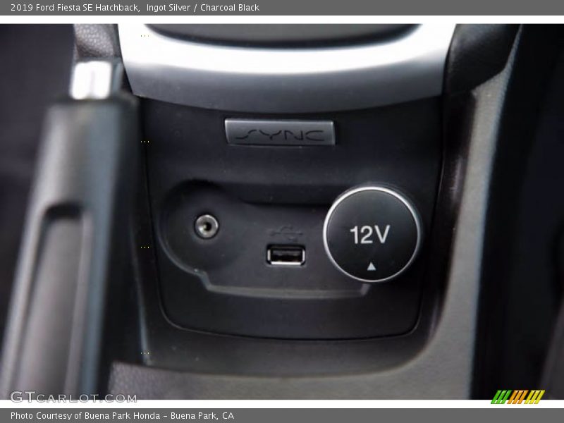 Ingot Silver / Charcoal Black 2019 Ford Fiesta SE Hatchback