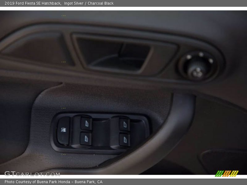 Ingot Silver / Charcoal Black 2019 Ford Fiesta SE Hatchback