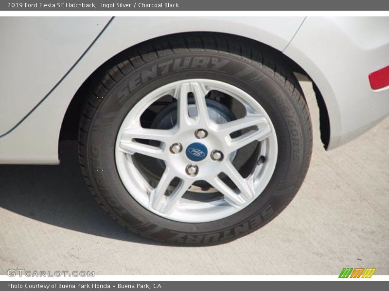 Ingot Silver / Charcoal Black 2019 Ford Fiesta SE Hatchback