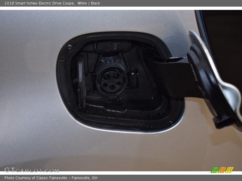 White / Black 2018 Smart fortwo Electric Drive Coupe