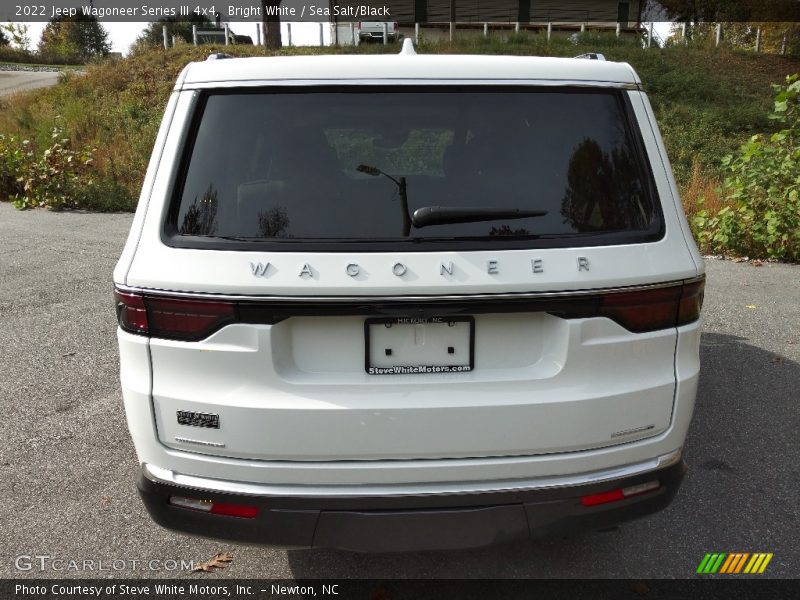 Bright White / Sea Salt/Black 2022 Jeep Wagoneer Series III 4x4