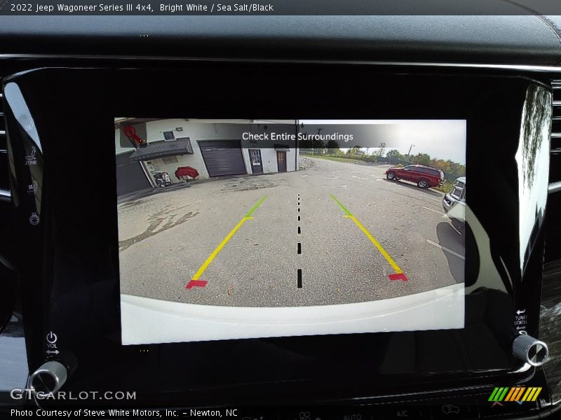 Bright White / Sea Salt/Black 2022 Jeep Wagoneer Series III 4x4