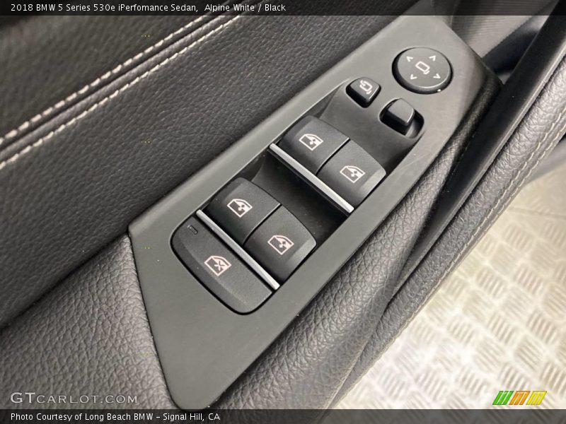 Alpine White / Black 2018 BMW 5 Series 530e iPerfomance Sedan