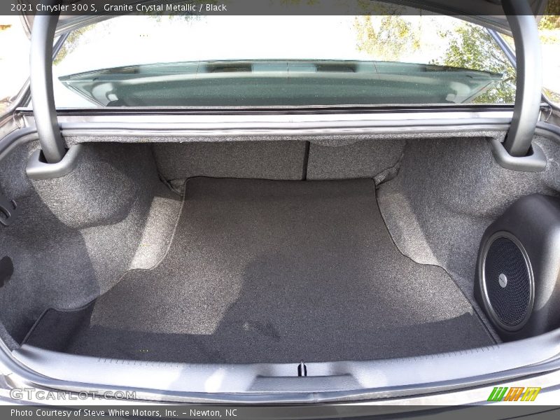  2021 300 S Trunk