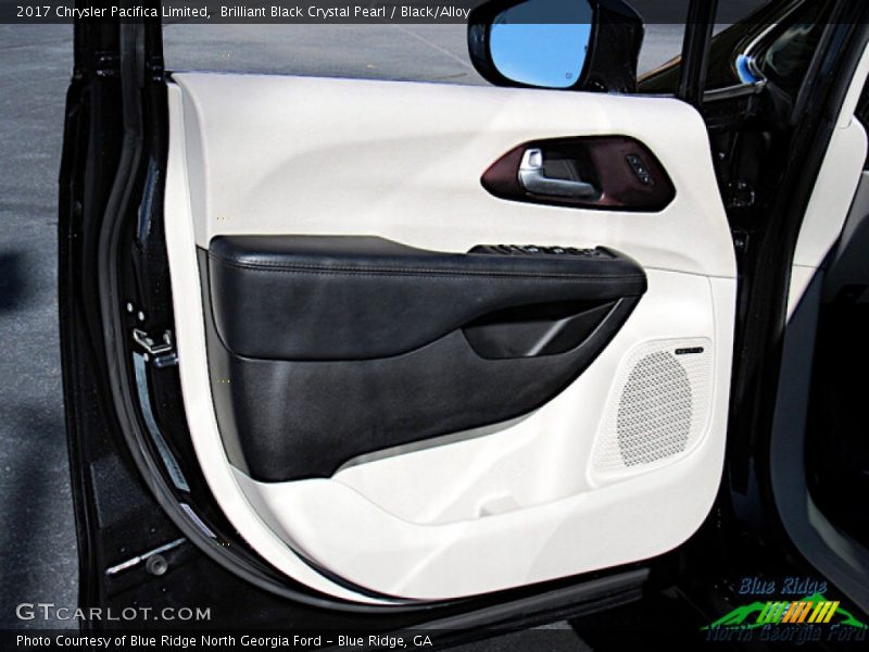 Brilliant Black Crystal Pearl / Black/Alloy 2017 Chrysler Pacifica Limited