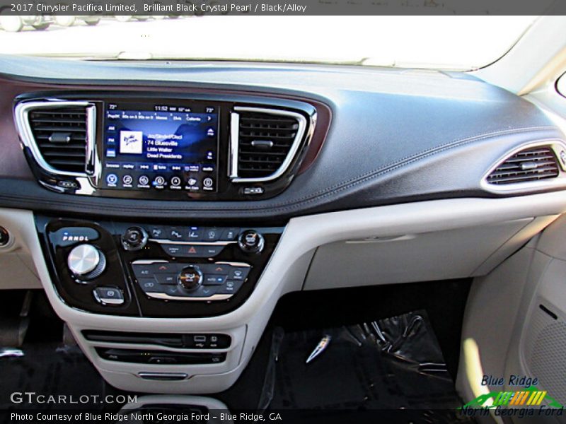 Brilliant Black Crystal Pearl / Black/Alloy 2017 Chrysler Pacifica Limited