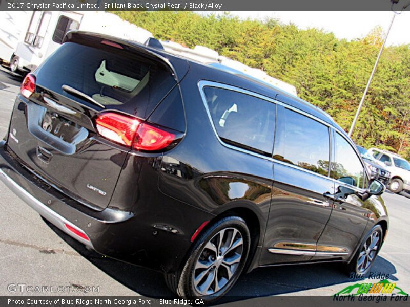 Brilliant Black Crystal Pearl / Black/Alloy 2017 Chrysler Pacifica Limited