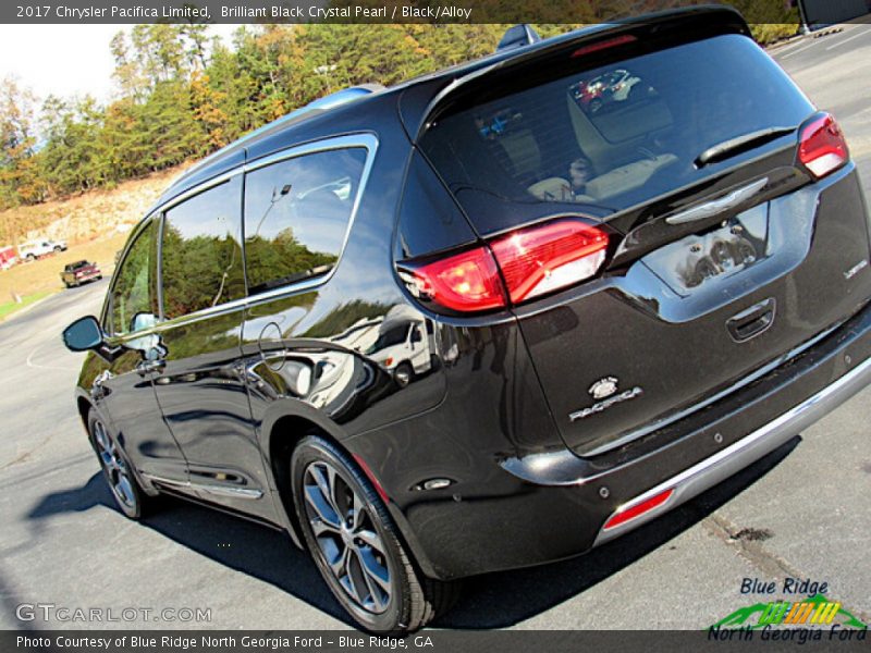 Brilliant Black Crystal Pearl / Black/Alloy 2017 Chrysler Pacifica Limited