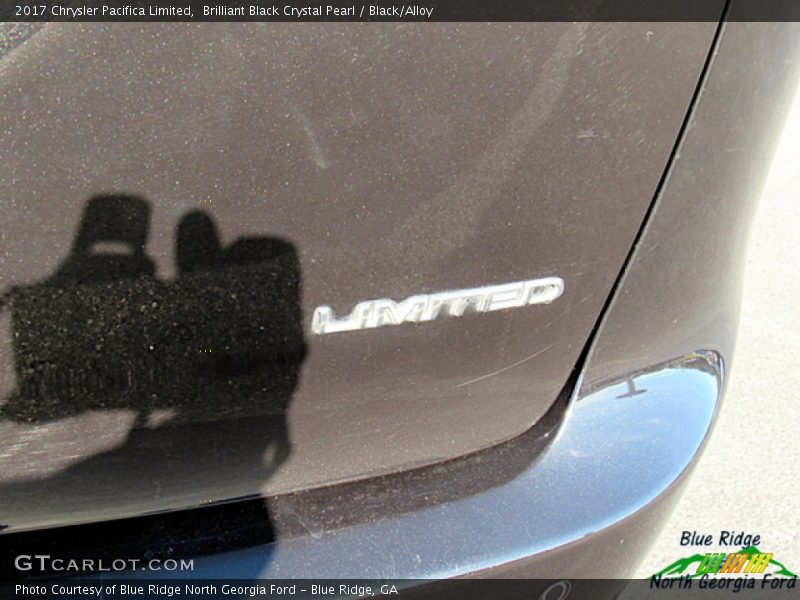 Brilliant Black Crystal Pearl / Black/Alloy 2017 Chrysler Pacifica Limited