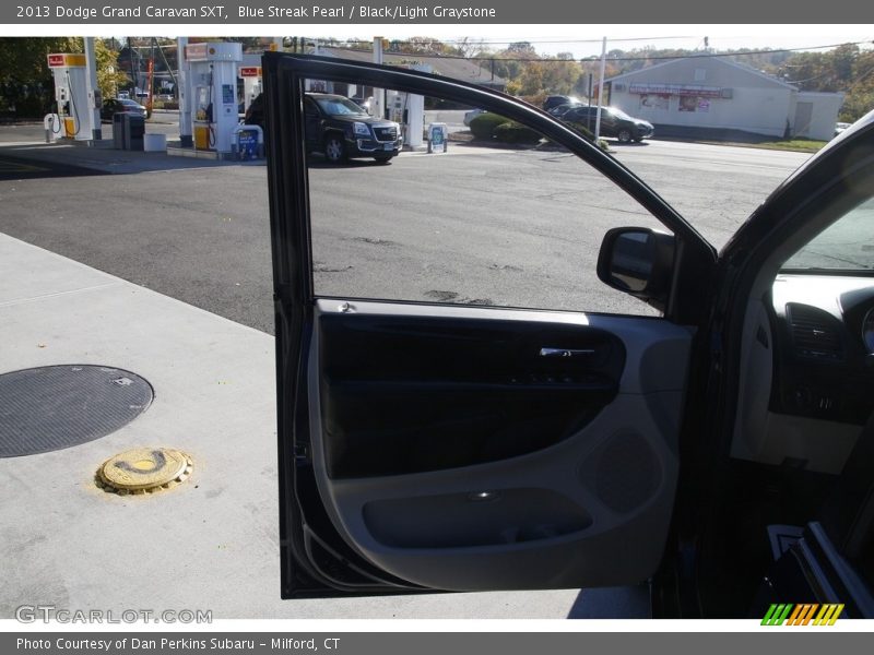 Blue Streak Pearl / Black/Light Graystone 2013 Dodge Grand Caravan SXT
