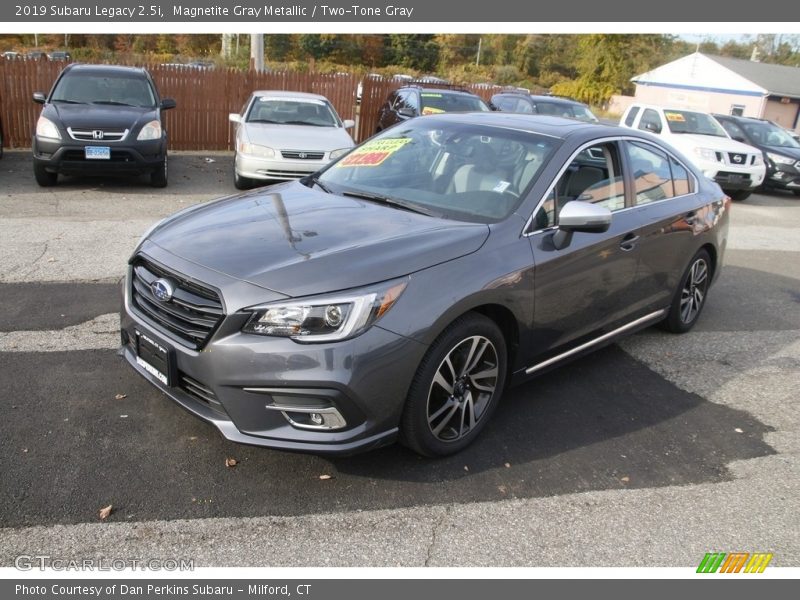 Magnetite Gray Metallic / Two-Tone Gray 2019 Subaru Legacy 2.5i