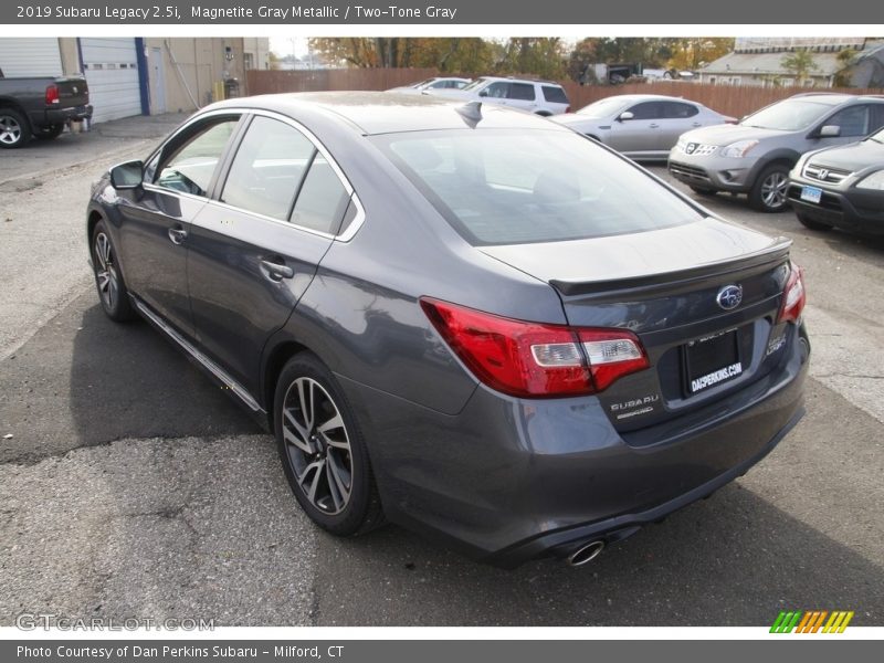 Magnetite Gray Metallic / Two-Tone Gray 2019 Subaru Legacy 2.5i