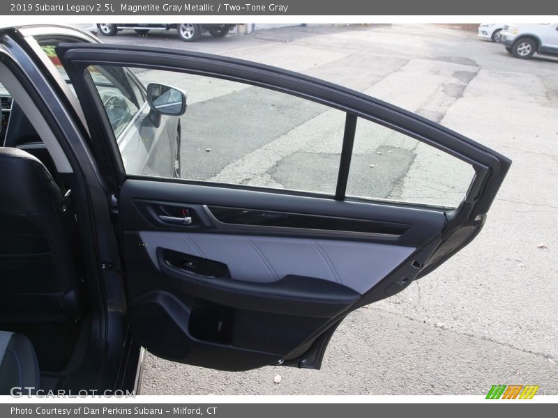Magnetite Gray Metallic / Two-Tone Gray 2019 Subaru Legacy 2.5i