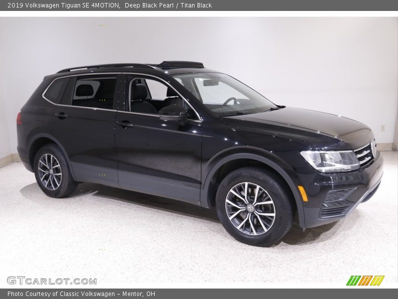 Deep Black Pearl / Titan Black 2019 Volkswagen Tiguan SE 4MOTION