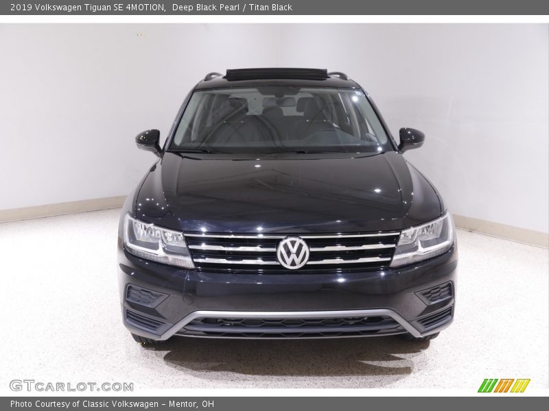 Deep Black Pearl / Titan Black 2019 Volkswagen Tiguan SE 4MOTION
