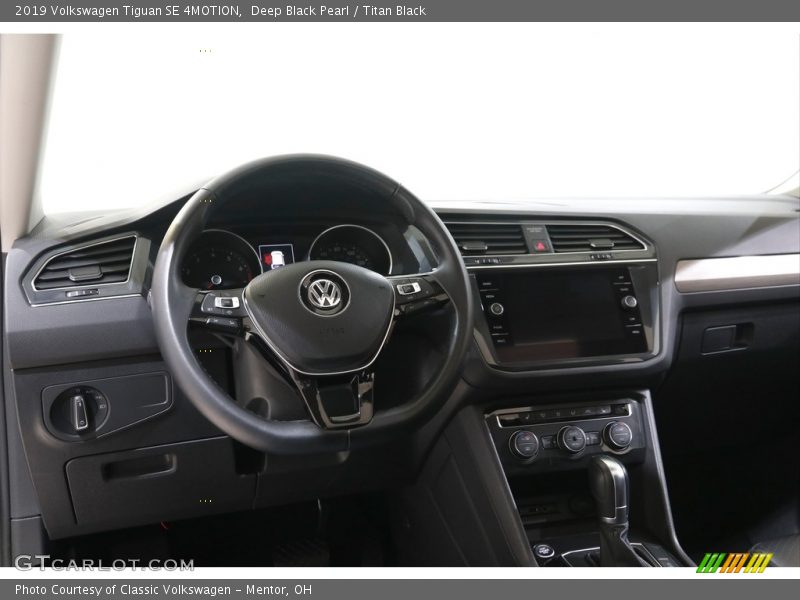 Deep Black Pearl / Titan Black 2019 Volkswagen Tiguan SE 4MOTION