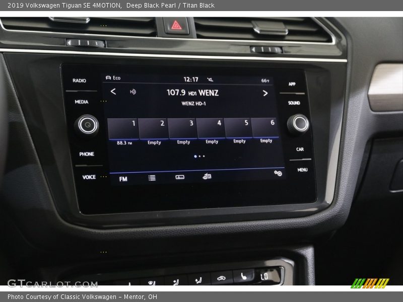 Deep Black Pearl / Titan Black 2019 Volkswagen Tiguan SE 4MOTION