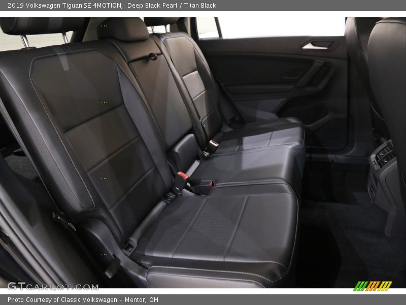 Deep Black Pearl / Titan Black 2019 Volkswagen Tiguan SE 4MOTION