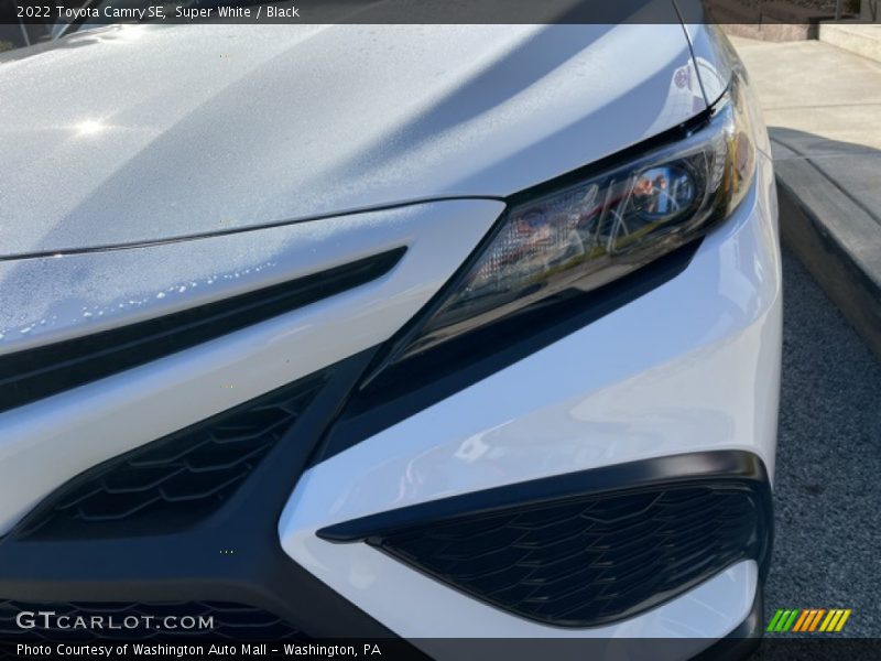 Super White / Black 2022 Toyota Camry SE